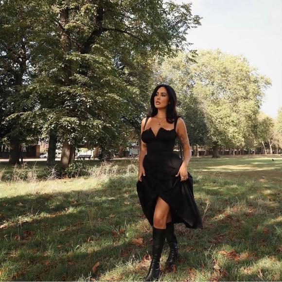 HOUSE OF CB 'Tatiana' Black Midi Sundress - Picture 6 of 12